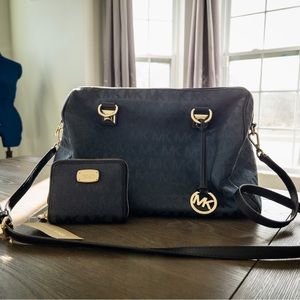 Wallet new with tag. Purse gently used. Good as new.